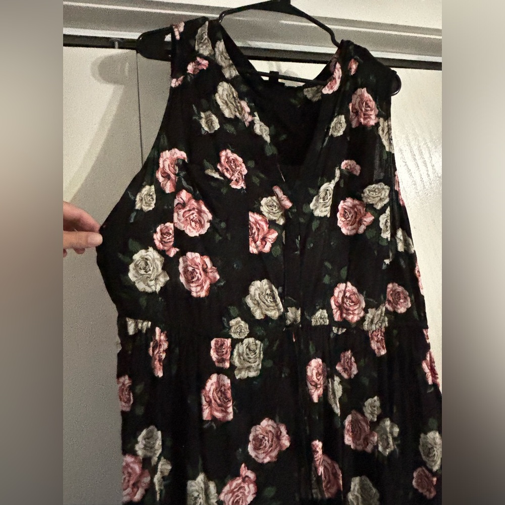 Torrid tank top. Tie string. Black and floral. Size 3. SF/dog friendly home.
